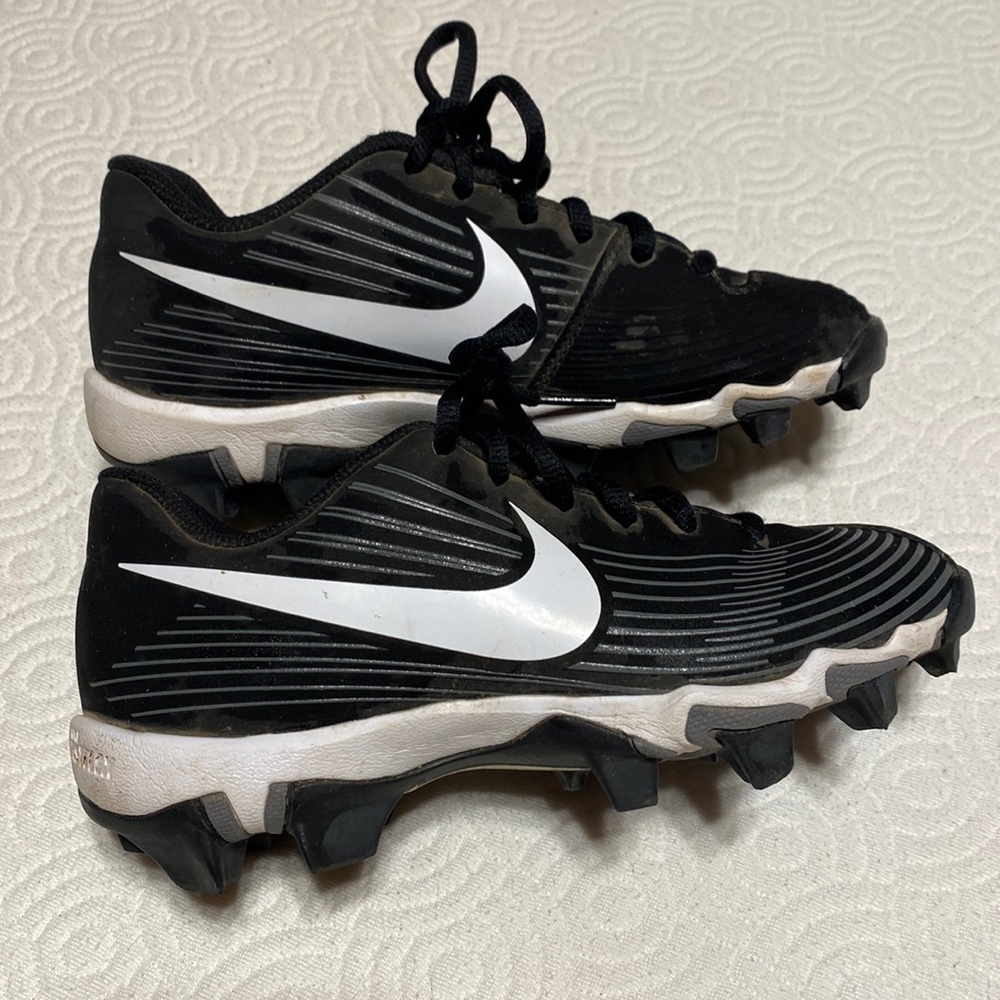 Black Nike cleats - kids